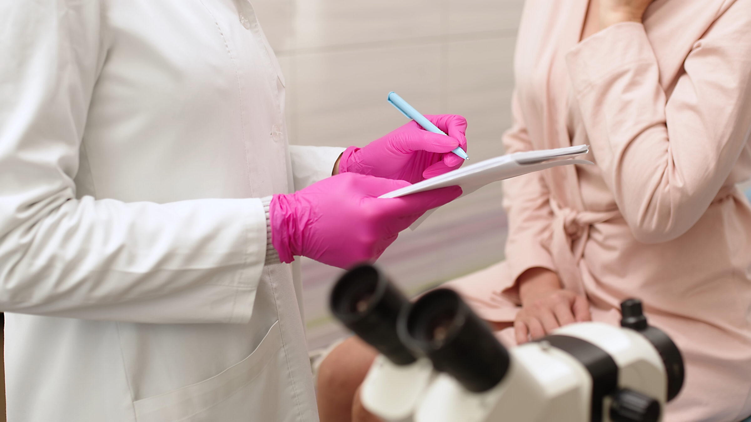 A female patient has a consultation with her gynecologist in a medical clinic. Women's health, colposcopy, examination of the uterus and ovaries.